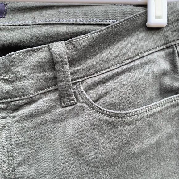 NWOT NYDJ Dayla Cropped Olive Colored Jeans - Picture 6 of 8